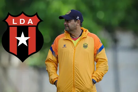 Alarma en Real España y Saprissa: Jeaustin Campos coquetea con Alajuelense