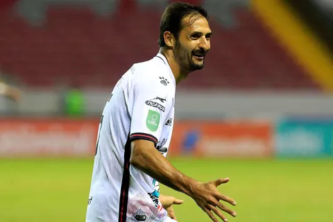 Celso Borges inquieta a Alajuelense con lo que dice sobre su futuro