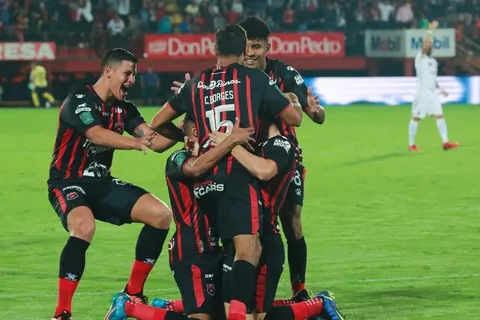 Alajuelense busca cerrar el fichaje de un extranjero ex Saprissa