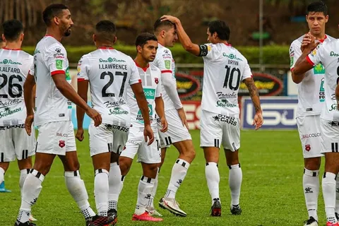 Alajuelense se pronuncias sobre posible ausencia de sus figuras ante Atlanta