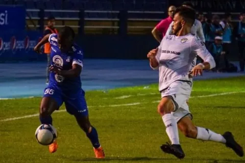 Triple empate a 6 puntos definió último semifinalista de Copa Premier