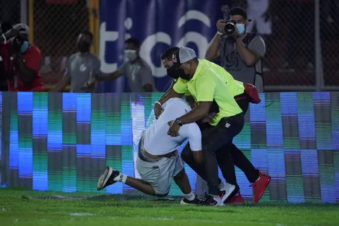 ¡Habrá sanción! Miguel Zúñiga anunció que se tomarán medidas por la invasión de aficionados al campo