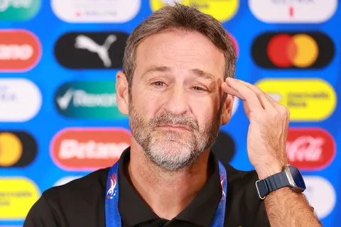 Thomas Christiansen en conferencia de prensa.