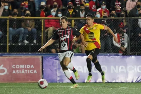 Empate entre Herediano y Alajuelense deja un sabor amargo en ambos equipos
