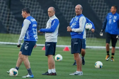 Fenafuth decidió futuro de Fabián Coito ante fracaso de Honduras en Copa Oro