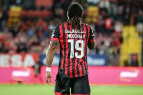 ¿Se va? El presidente de Alajuelense se reunió con Jonathan McDonald