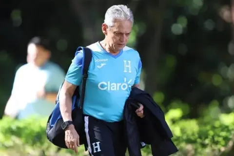"Me lo prometieron": Reinaldo Rueda se enfrenta a la Federación de Honduras