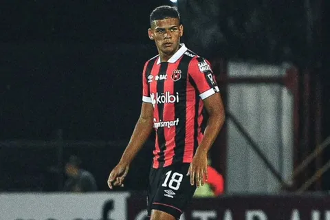 Edward Cedeño podría estar fuera de los planes de Alajuelense