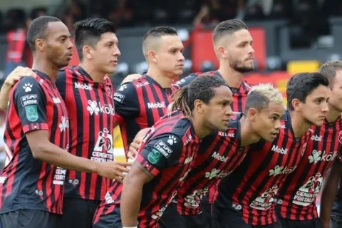 Histórico jugador califica de "preocupante" los fracasos de Alajuelense en finales