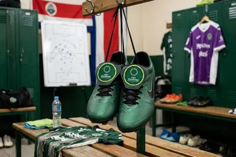 Futbolista anuncio su retiro por un problema de salud.