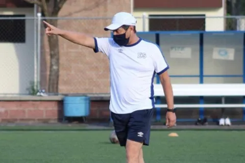 Hugo Pérez: "Cualquiera que venga a la selección tendrá que pelear un puesto"