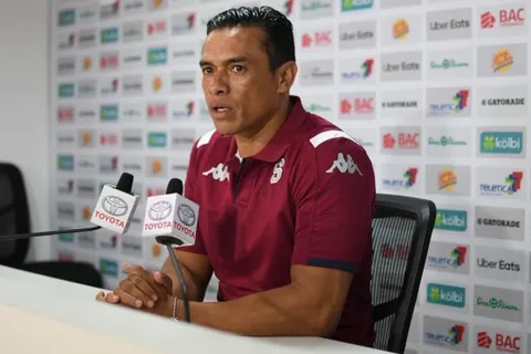 Walter Centeno afirma que Alajuelense resentirá la ausencia de Bryan Ruiz