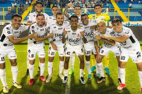 Alianza estuvo cerca de meterse a las máximas goleadas de la historia de El Salvador