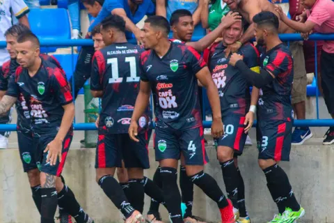 Hay más futbolistas siendo investigados y parados hasta que se resuelva. (Foto: La Prensa)
