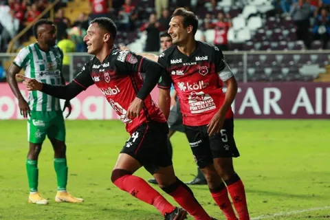 Alajuelense se dio un paseo con el Alianza de Panamá y lo llenó de goles en la ida