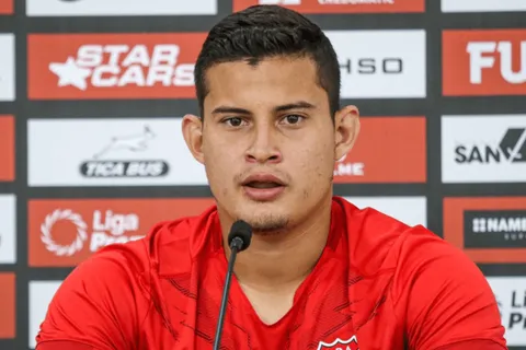 El nicaragüense Juan Luis Pérez denuncia xenofobia en Herediano vs. Alajuelense