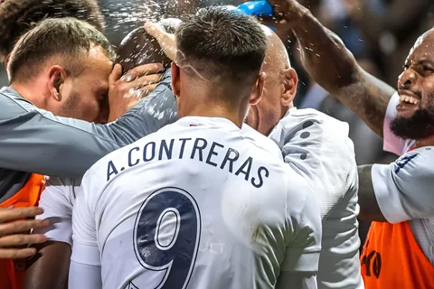 La especial bienvenida de Anthony Contreras a Orlando Galo en Letonia
