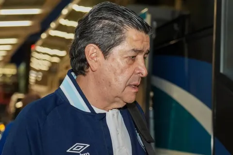 Luis Fernando Tena sufre bajas inesperadas para el amistoso contra El Salvador