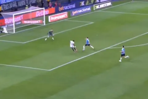 La jugada de la que habla todo Panamá: Kadir Barría debutó en Botafogo y casi le anota el gol del triunfo a Gremio