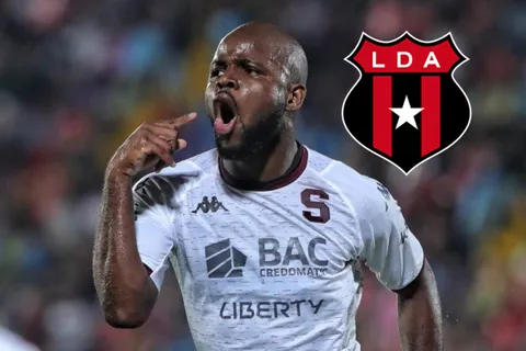 Javon East vuelve a sonar en Alajuelense: la respuesta que descoloca a Saprissa