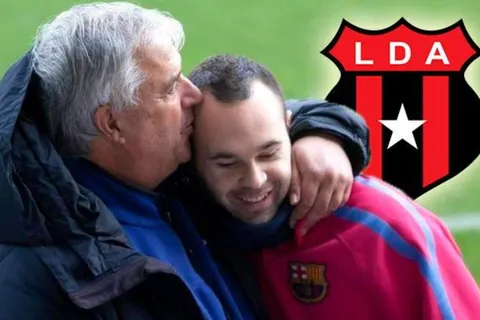 Formó a Andrés Iniesta y ahora colaborará en Alajuelense