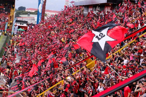 Liga Deportiva Alajuelense responde sobre el castigo del Morera Soto por actos racistas