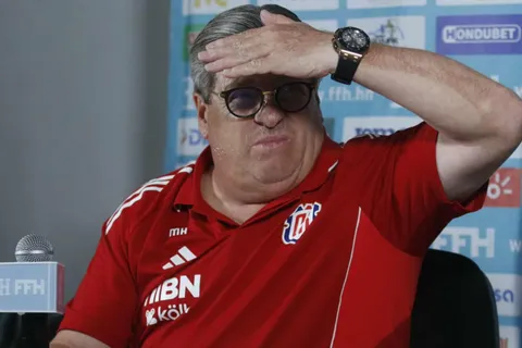 "Sin trabajo": Piojo Herrera recibe la peor sentencia en Honduras y esta fue su respuesta que sorprende a Costa Rica