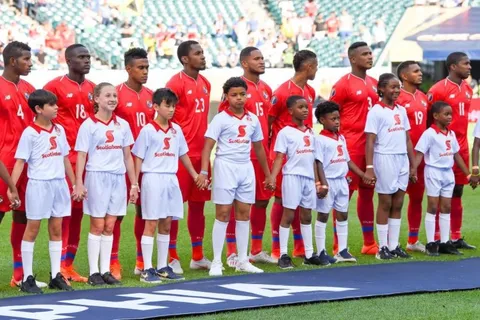 Dely Valdés criticó fichajes de jugadores de Selección en ligas de bajo nivel