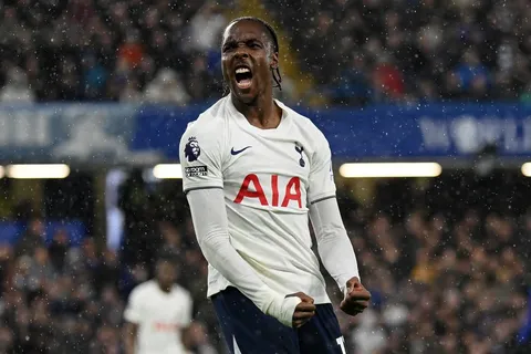 Chelsea 0-2 Tottenham: resumen y goles con Mathys Tel como figura