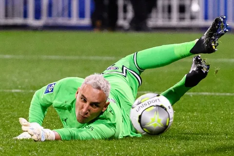 Keylor Navas fue importante en la goleada del PSG [VIDEO]