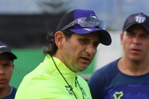 Ronald González dará una conferencia de prensa para aclarar su despido de Antigua GFC