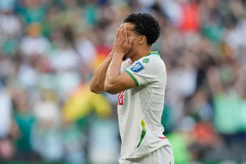 Honduras desperdicia un 2-1 y cae 3-2 ante Surinam en el debut oficial de Molina