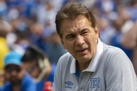 Carlos de los Cobos no continuaría como entrenador de la Selecta
