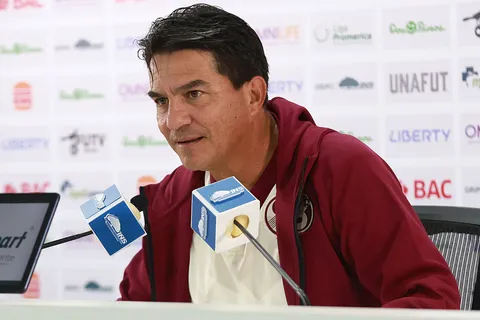 conferencia de prensa-vladimir quesada-saprissa