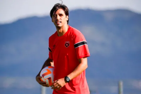 Atención Alajuelense: Bryan Ruiz ya habría tomado una decisión ante el interés de La Sele