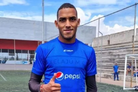 El panameño Manuel Morán está listo para debutar con Xelajú
