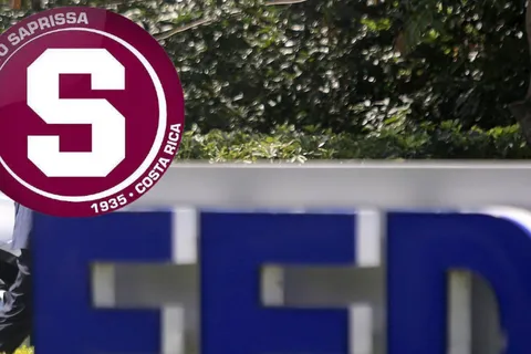 Bomba en Costa Rica: Fedefútbol apunta a un ex Saprissa para el futuro de la Selección