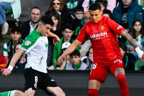 Kervin Arriaga recibe inesperada visita en Real Zaragoza y esta fue su reacción