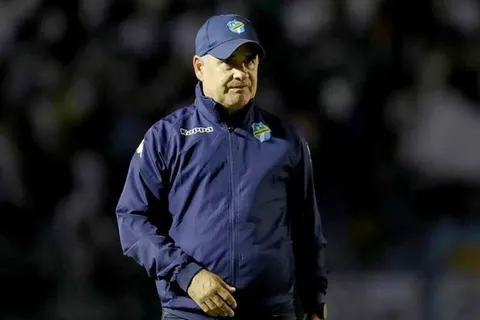 Técnico de los Cremas no está contento con el empate ante 11 Deportivo