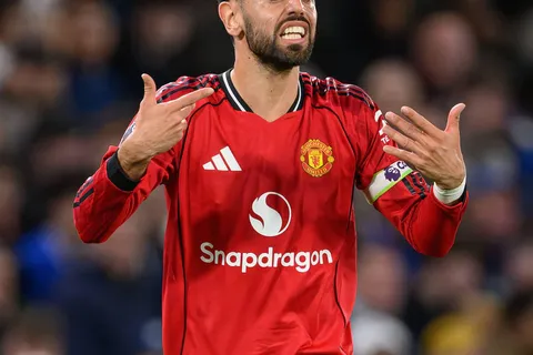 Paul Scholes arremete contra Bruno Fernandes y le pide irse a Arabia Saudita antes del duelo con Chelsea