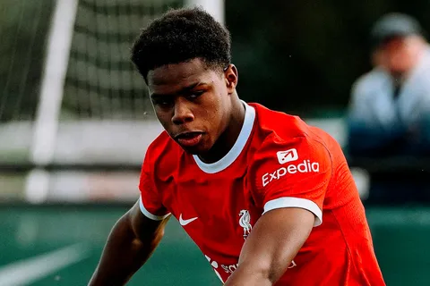 Keyrol Figueroa nuevamente sorprende al ser ascendido en el Liverpool