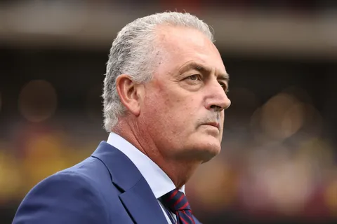 Gustavo Alfaro como DT de Costa Rica.