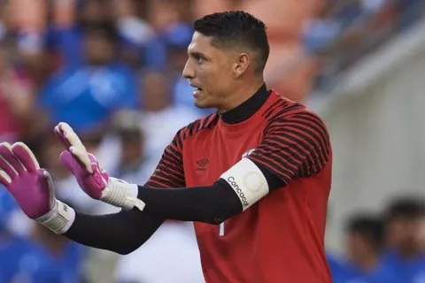 Henry Hernández reveló como fueron las negociaciones con la FESFUT