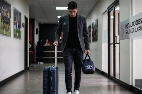 Ángel Zaldívar tendría los días contados en Alajuelense.