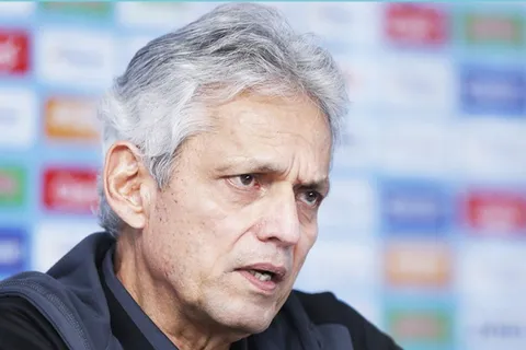 Un abatido Reinaldo Rueda da la cara después del Honduras 0-6 Canadá por la Copa Oro