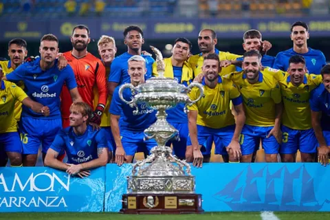 Choco Lozano gana trofeo con Cádiz