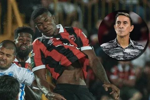 Alexandre Guimaraes habló sobre el futuro de Jeyland Mitchell.