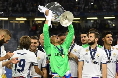 Aficionados del Madrid no olvidan a Keylor Navas [Video]