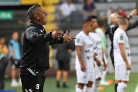 "De ninguna manera": José Giacone se mete con el tema más sensible para sus jugadores en Saprissa