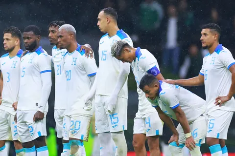 Futbolistas de la Selección de Honduras contra México.